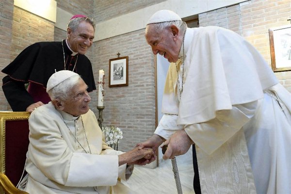 Papa emerito Benedetto XVI e Papa Francesco (da internet)