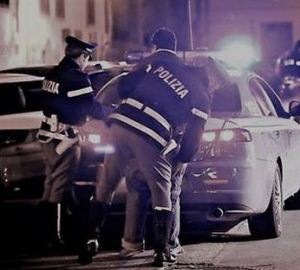 Controlli della polizia di Aosta nella Plaine: identificate 104 persone