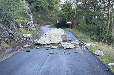 masso caduto sulla foto dell'Envers