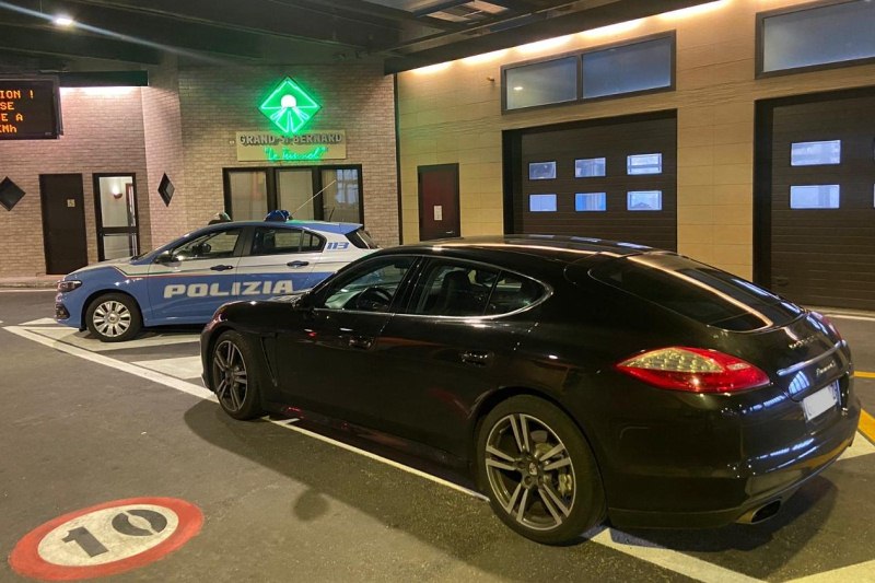 Porsche sequestrata