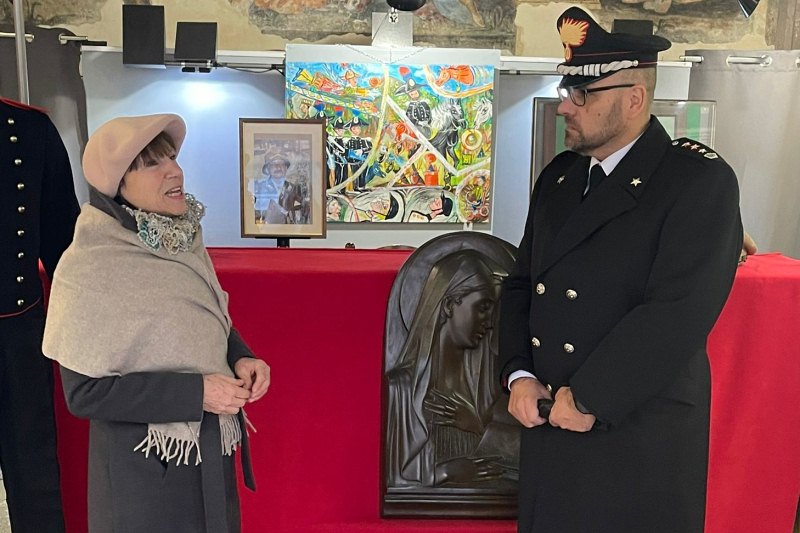 Donato ai Carabinieri un quadro di Franca Fabrizio