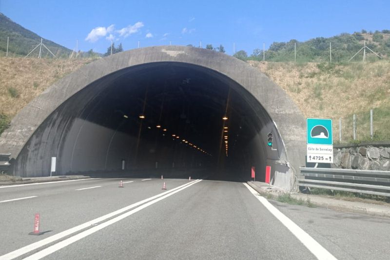 Scatta oggi la chiusura del raccordo tra autostrada A5 e Statale 27