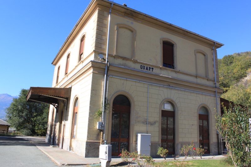 Stazione ferroviaria di Quart