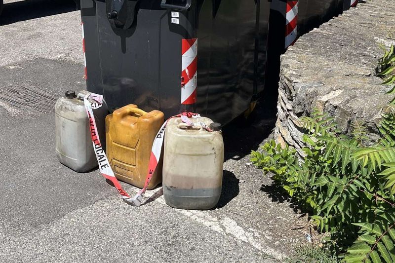 Quart, abbandonano rifiuti vicino ai cassonetti: multe da 1000 euro e fermo del veicolo