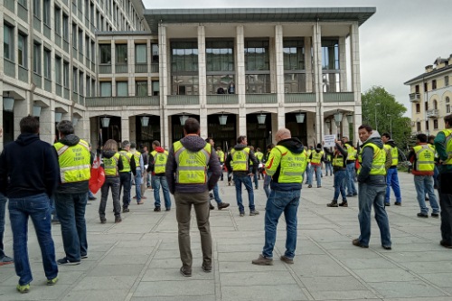 Protesta di vigili del fuoco e forestali