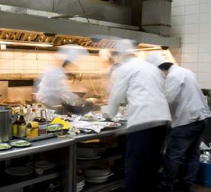 Coppia di ristoratori della Plaine denunciata per non aver pagato la cuoca