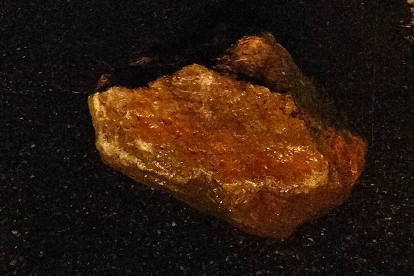 Il masso caduto (foto RAVA)