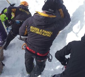 Cacciatore morto a Courmayeur mentre recuperava camoscio abbattuto