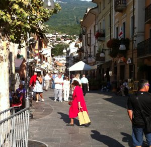 Vandalizza il centro di Saint-Vincent: denunciato 31enne di Verrès