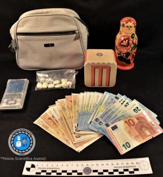 Pusher arrestato nel centro di Aosta dalla Narcotici
