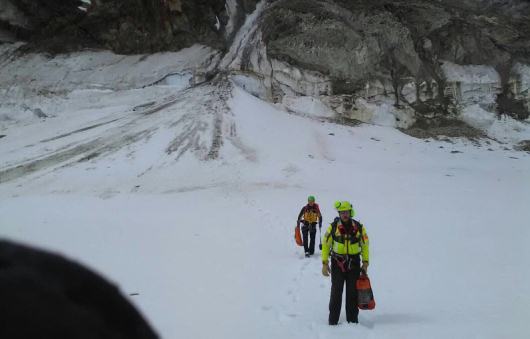 Scialpinisti bloccati sul Monte Rosa: soccorso alpino tenta recupero via terra