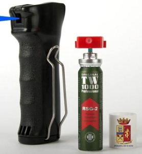 Aosta, spray al peperoncino per gli agenti di polizia