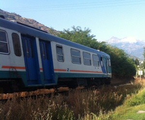 Auto travolta da treno sui binari, ferma la linea la Chivasso-Aosta