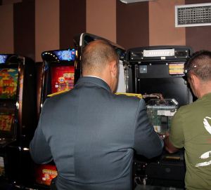 Sequestrate dalla Finanza di Aosta tre "slot machines" per minori