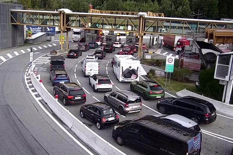 Auto in coda per il Tunnel del Monte Bianco