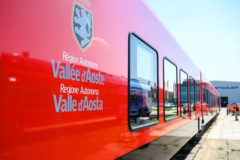 Consegnati i nuovi treni elettrici per la linea Aosta-Ivrea