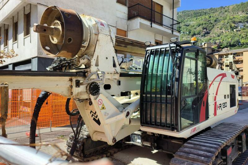 Lavori ospedale, arrivata la trivella che raggiungerà l'acqua di falda