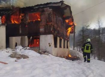 Distrutta dalle fiamme la Casa del bob