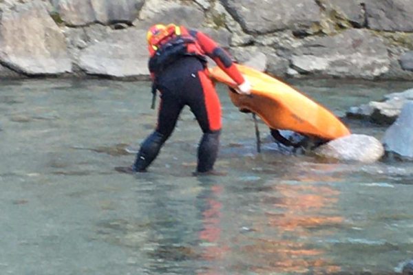 Canoa recuperata (foto Corpo dei Vigili del fuoco)