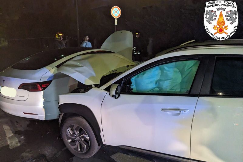 Scontro tra auto elettriche