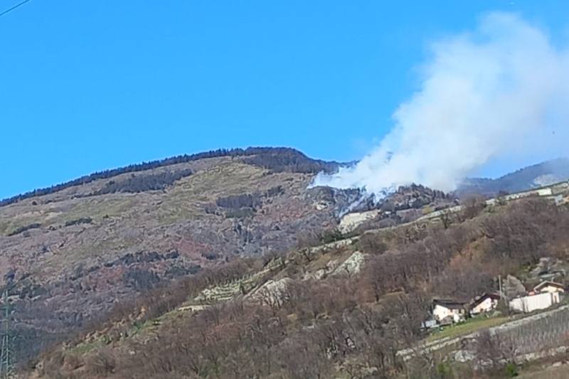 Incendio di Verrayes, le fiamme si sono estese per 15 ettari