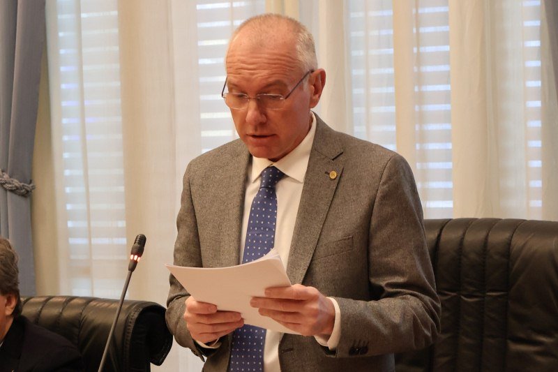 Il presidente della Regione Renzo Testolin dichiarato decaduto