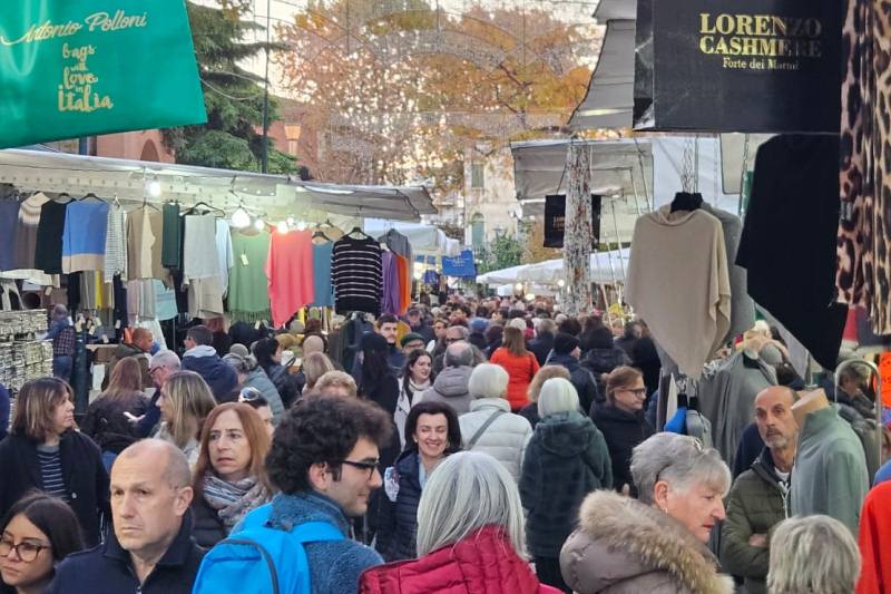 Mercatino Ambulanti Forte dei Marmi Mercatino Ambulanti Forte dei Marmi