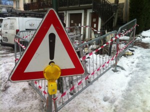 Aosta, disagi al traffico in via Parigi per un semaforo abbattuto da un'auto