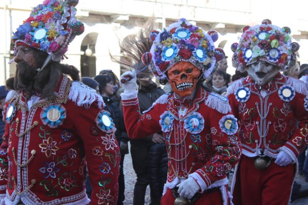 Torna Carnavals de Montagne: la grande sfilata il 12 gennaio ad Aosta