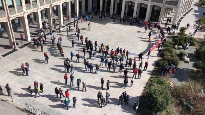 manifestazione davanti a palazzo regionale