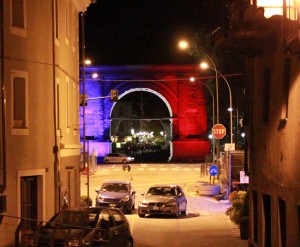 Attentati a Parigi, Aosta si veste del tricolore francese