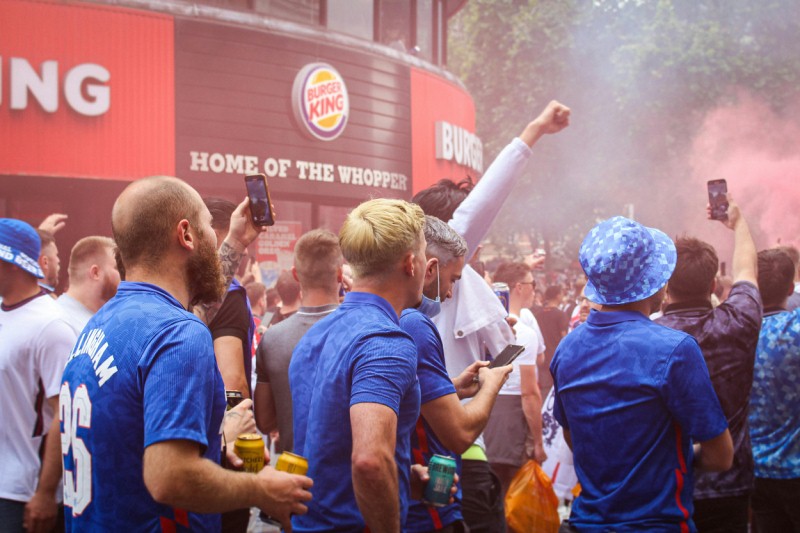 Il mondo del bar sport 2.0: come si vive oggi il tifo tra amici