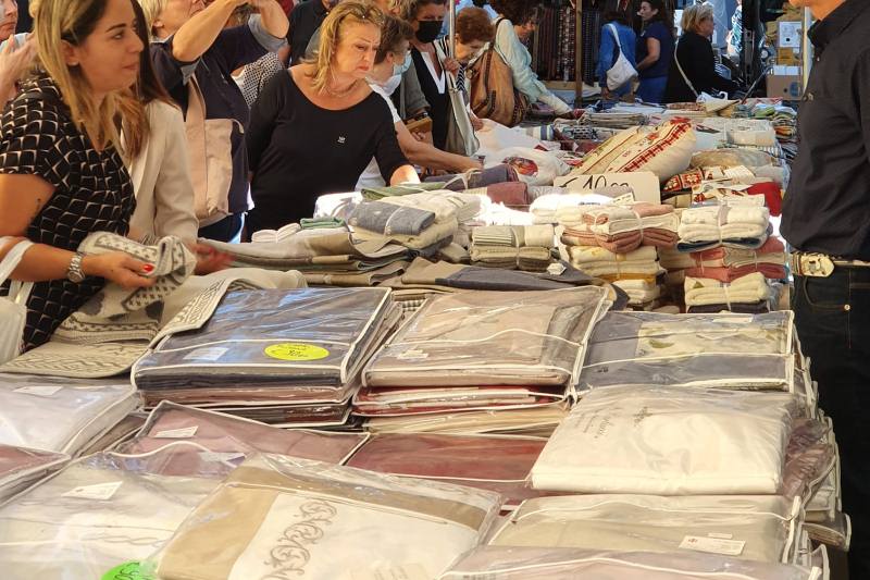 L’originale Consorzio de Gli Ambulanti di Forte dei Marmi® ad Aosta sabato 22 agosto