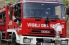 Suv in bilico sulla strada, interviene l'autogru