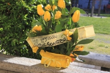 Ad Aosta fiori gialli per Antonio Sonatore: «c'è chi continua ricordare»