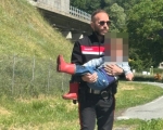 Sfugge al genitore, bimbo salvato dai Carabinieri prima di raggiungere la Statale