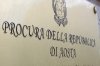 Morto durante inseguimento, l'uomo sarebbe stato travolto dall'auto della polizia