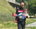 Sfugge al genitore, bimbo salvato dai Carabinieri prima di raggiungere la Statale