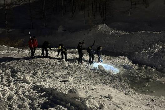 Valanga a Gressoney-La-Trinité, un escursionista estratto dalla neve