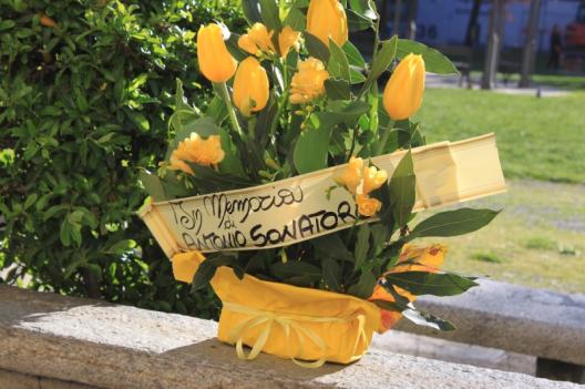 Ad Aosta fiori gialli per Antonio Sonatore: «c'è chi continua ricordare»
